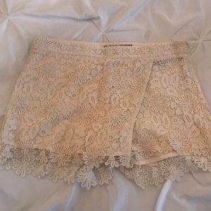 Zara shorts/skort size M. Fits like size 4